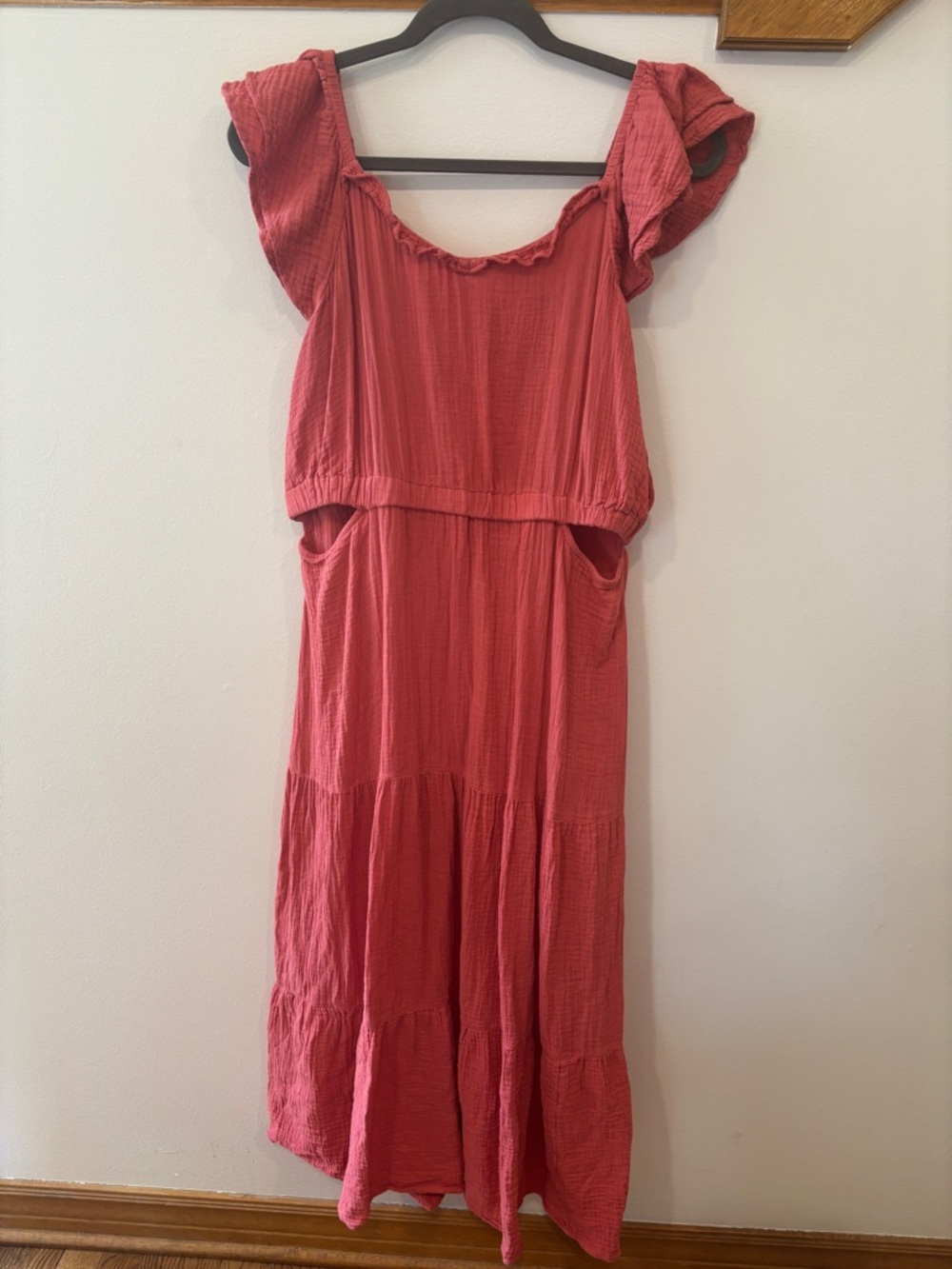 BeachLunchLounge 100% Cotton Ruffle Sleeve Midi Dress with Cutouts in Coral - L